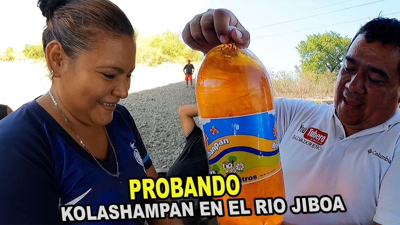 Comprando KOLASHAMPAN y PAN DULCE en la tienda móvil "EL ÚLTIMO SUSPIRO