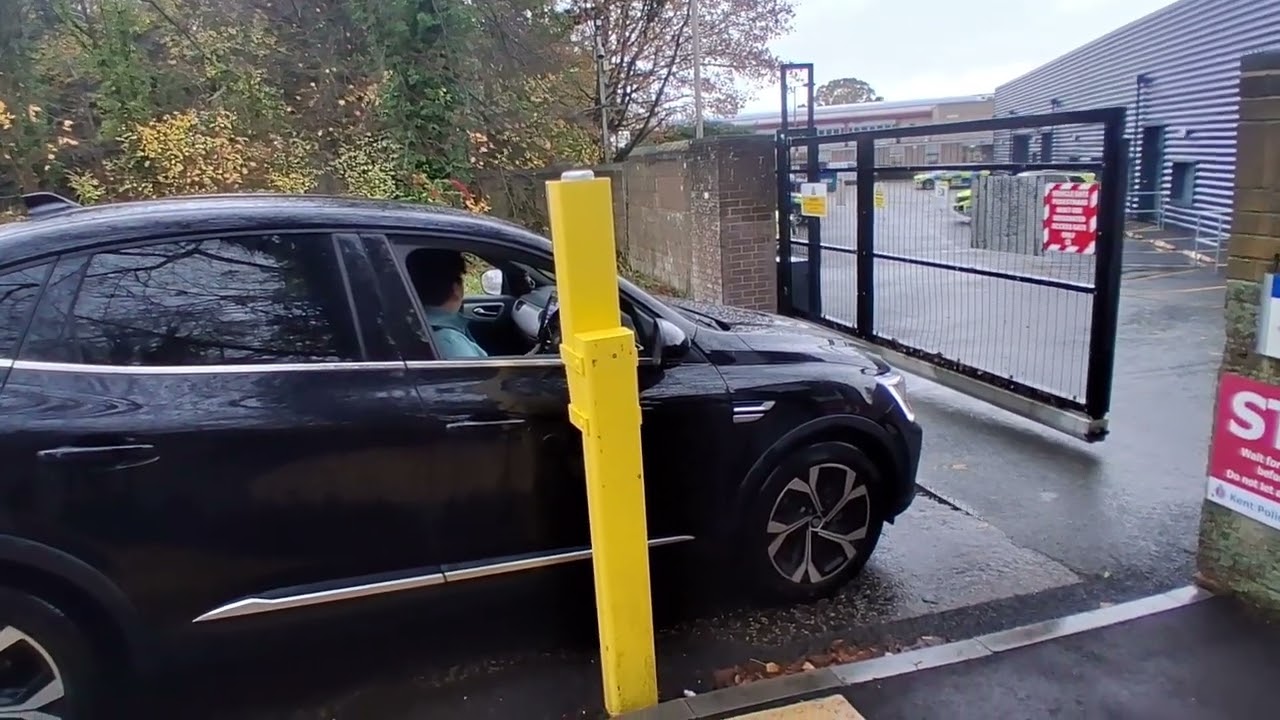 84/25 (Pt1)  (NEW)  Kent Control Room and Armed police Coldharbour Maidstone