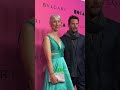 ZOMBARAM DA ESPOSA DE KANUE REEVES POR SER "VELHA".