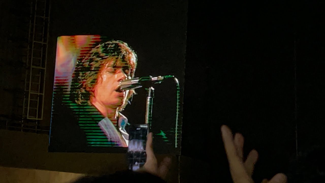 Arctic Monkeys I Bet You Look Good On The Dancefloor (Live in Jakarta