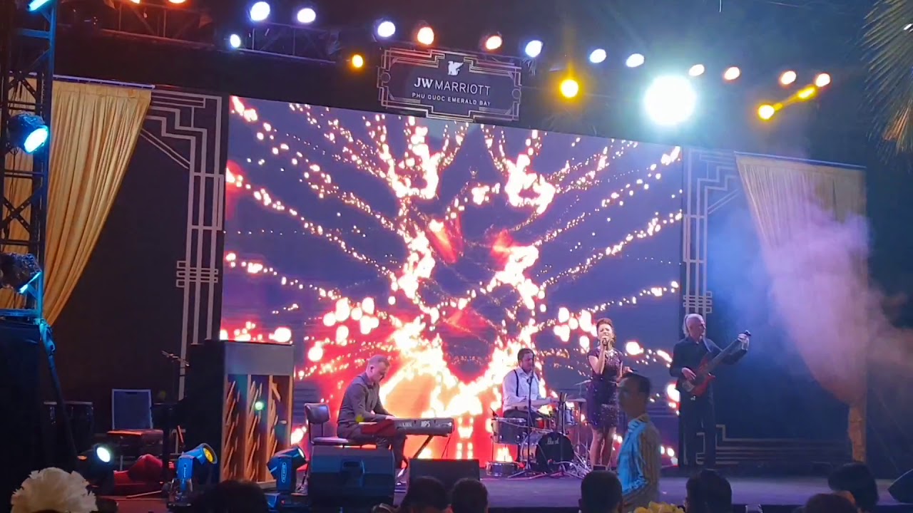 múa đương đại đơn Western American music band available to book in Viet Nam