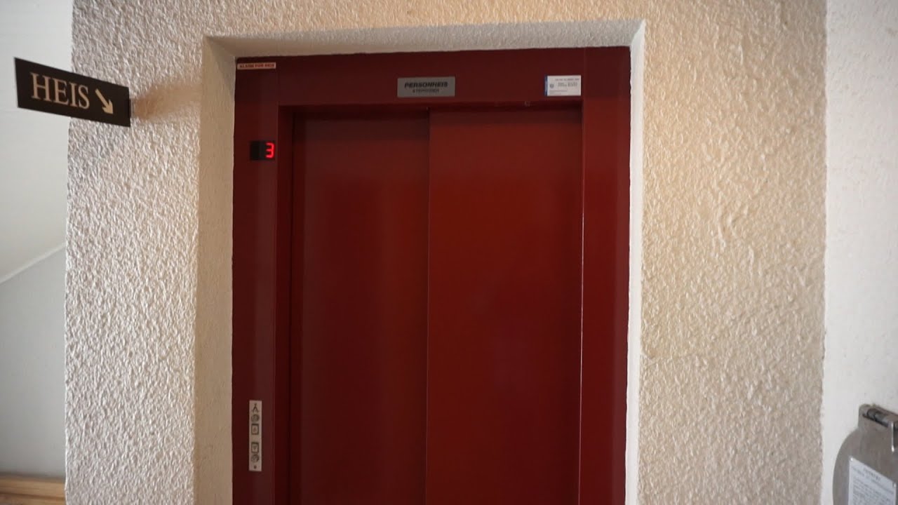 1988 Thyssen-M.A.N traction elevator @ Strandgata 94, Haugesund, Norway