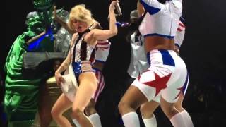 Miley Cyrus - Party in the USA live Bangerz Tour Vancouver