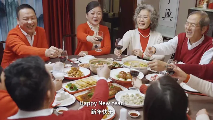 Family reunion dinner on Chinese New Year’s Eve 中国的年夜饭 - DayDayNews