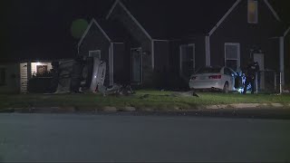 Rollover crash injures two in Des Moines