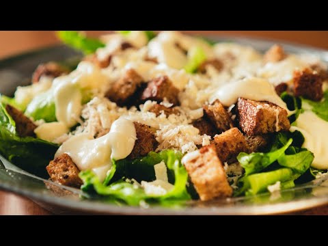 Vídeo: Salada Rápida Simples Com Espadilhas E Croutons