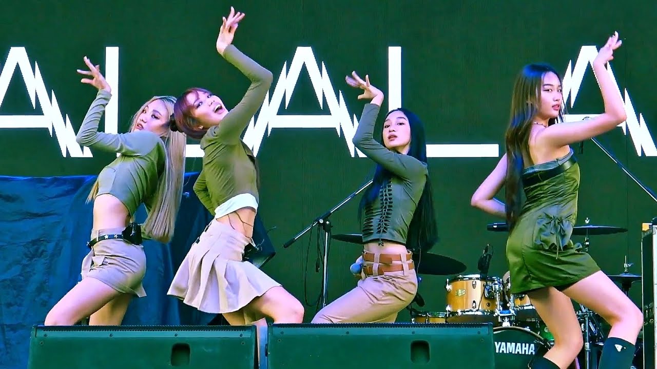 "Complicated (มัจฉา)" by "ALALA" @ งาน "Siam Music Fest 2022"  :Seefah Stage