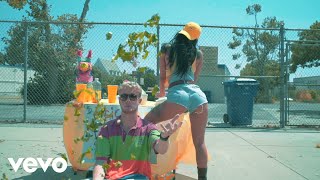 Смотреть клип Yung Gravy - Magic