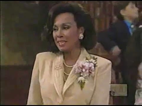 A Different World 5x25 Whitley S Mother Greets The Guests Youtube