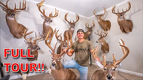Lee's INSANE TROPHY ROOM Explored!! (GIANT CITY BU...
