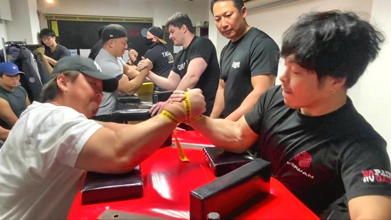 A man with abnormal forearms. [Arm wrestling] - YouTube