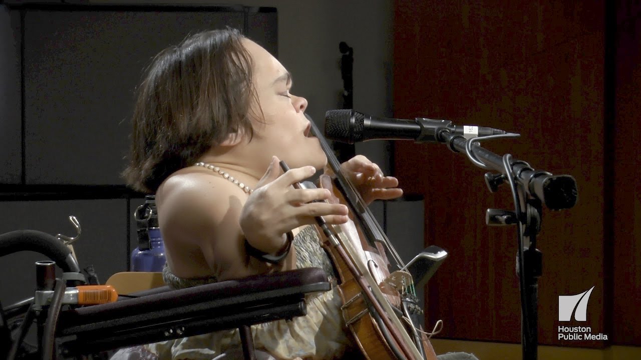 Skyline Session | Gaelynn Lea |  