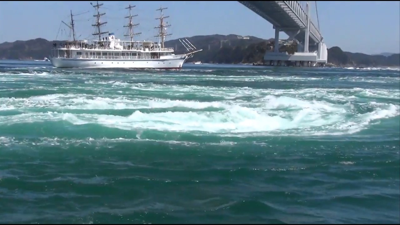 潮の流れが速い時の鳴門海峡の渦潮(抜粋)
