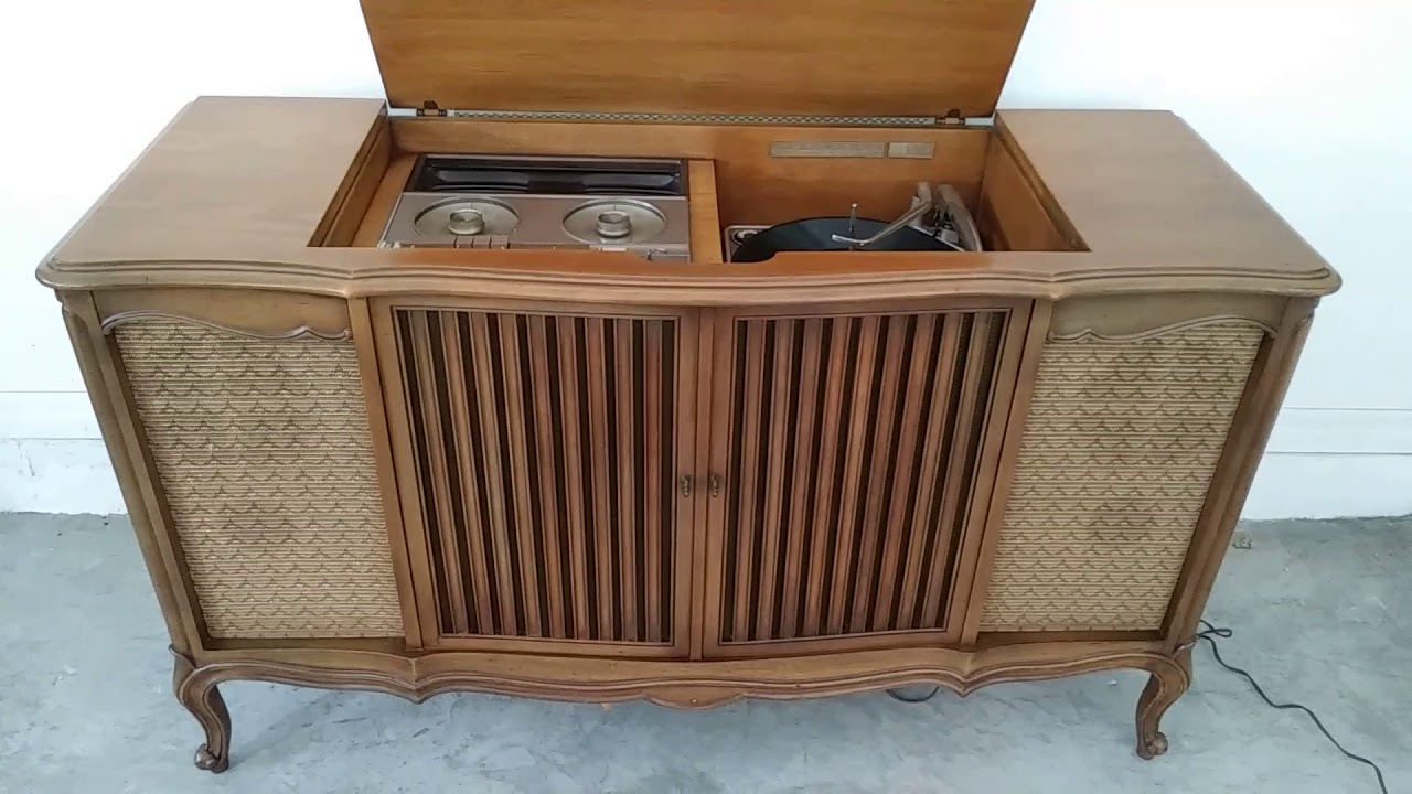 Motorola 1962 Vac Tube Console - YouTube