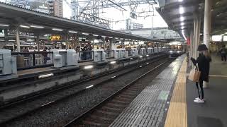 阪急十三駅で7000系7006F快速特急京とれいん雅洛大阪梅田行き入線シーン（2021年10月17日日曜日）携帯電話で撮影