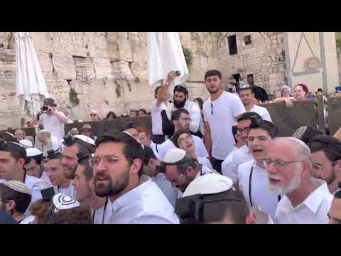 Yom Yerushalim at the Kotel - Yibanei HaMildash