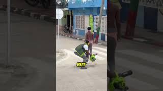 This man can detect a wig from miles away!👩‍🦰