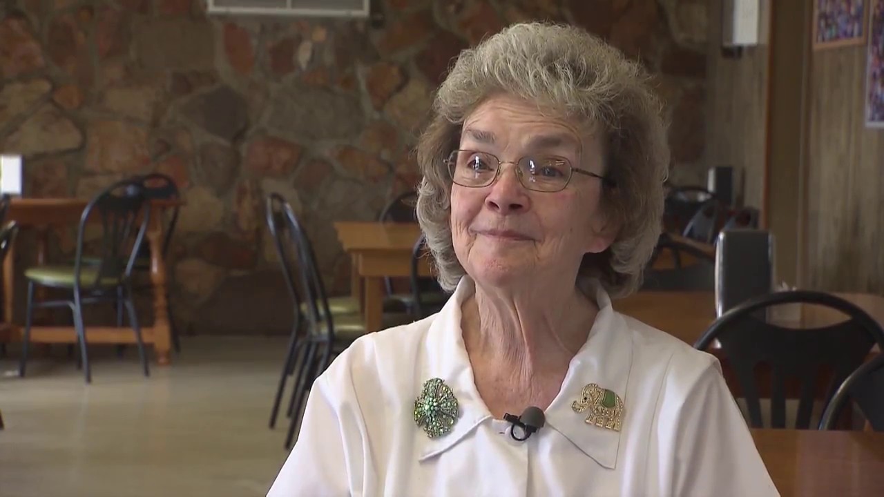 Country Diner | Tennessee Crossroads | Episode 3046.1