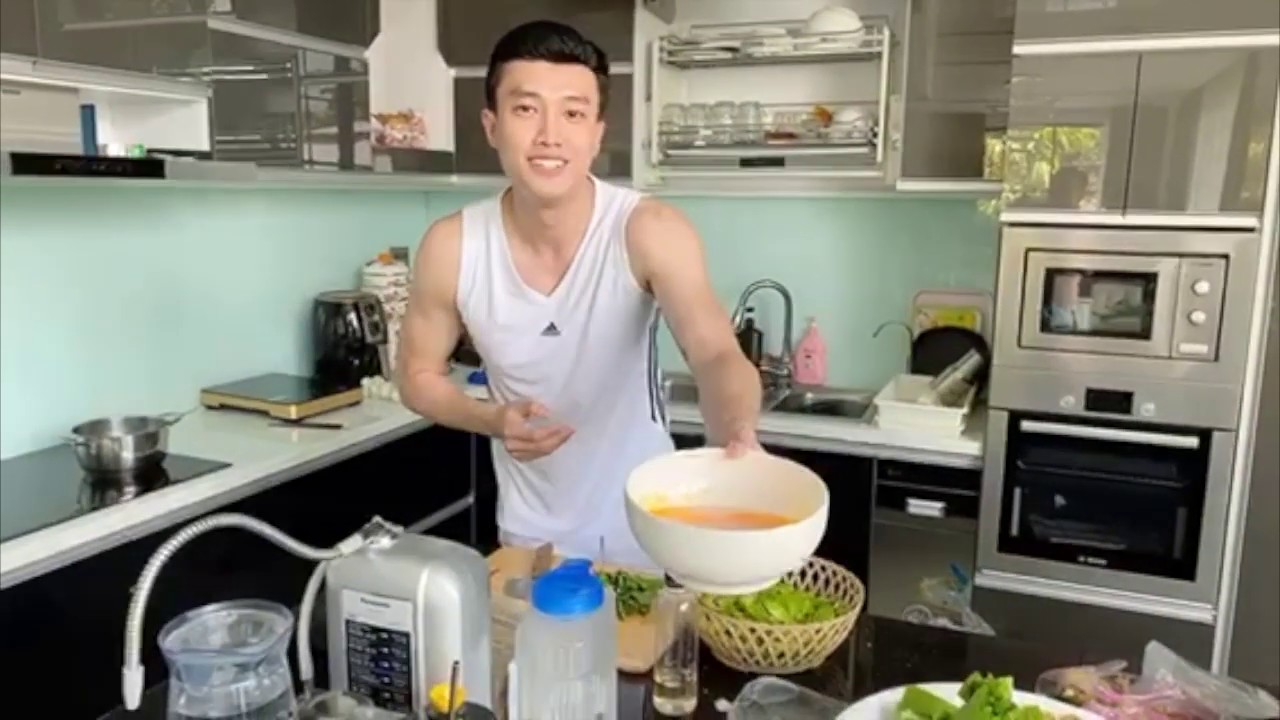 Quốc Trường đi chợ, nấu ăn mừng sinh nhật mẹ #stayhome #withme