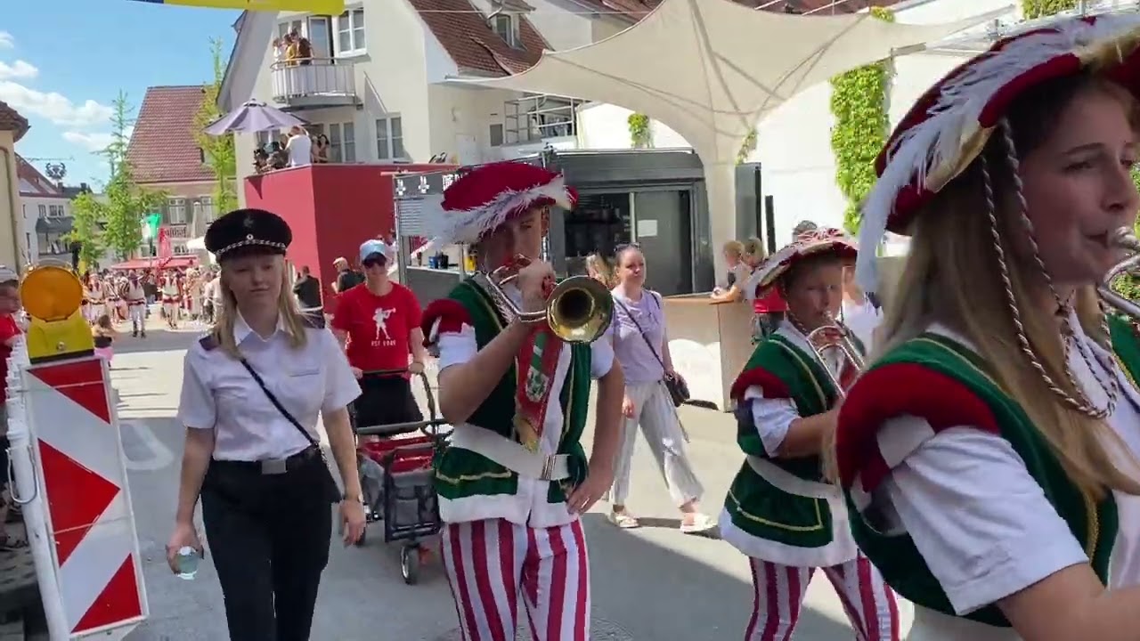 Kinder- und Heimatfest Laupheim 2025 - Sternenmarschabschluss Fanfarenzug zur Hasengrube