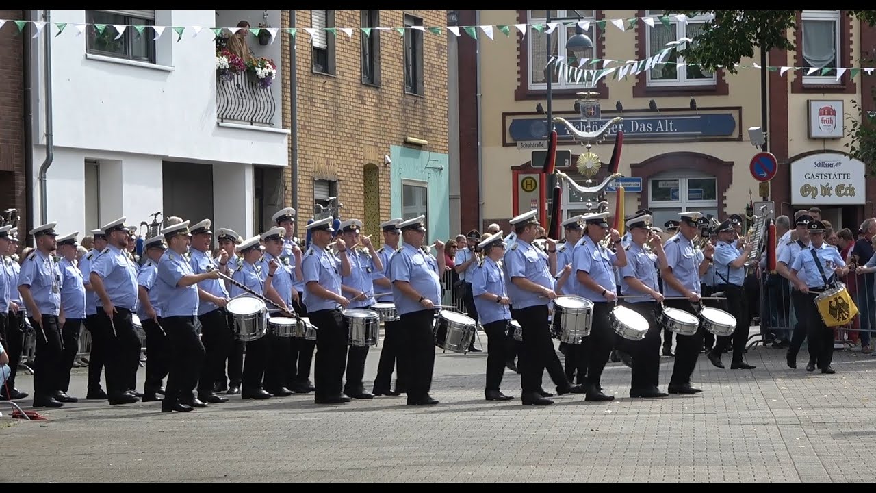 Schützenfest 2025 in Dormagen-Stürzelberg.  Erster Teil der großen Königsparade