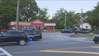 Shooting leaves 1 man dead at Food Mart in DeKalb County
