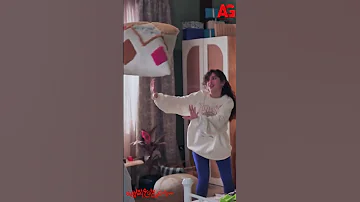 لما اختك تشوفك بتكلم البست فريند وتتريق عليك خفة دم سماح 