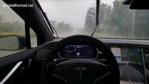 Watch TESLA AutoPilot In HEAVY RAIN