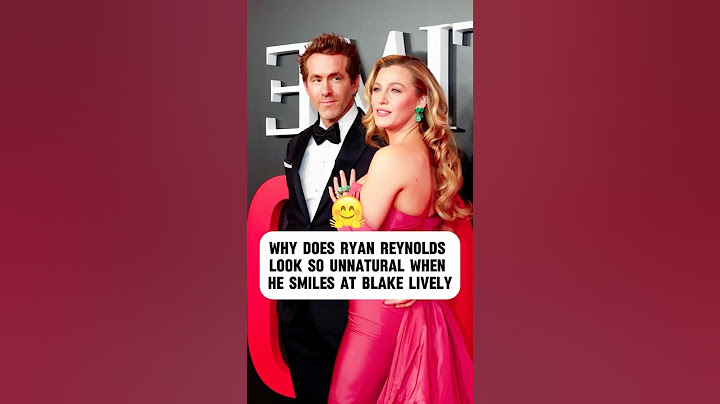 Why is Ryan Reynolds smiling so unnaturally at Blake Lively?#celebrity #ryanreynolds #blakelively