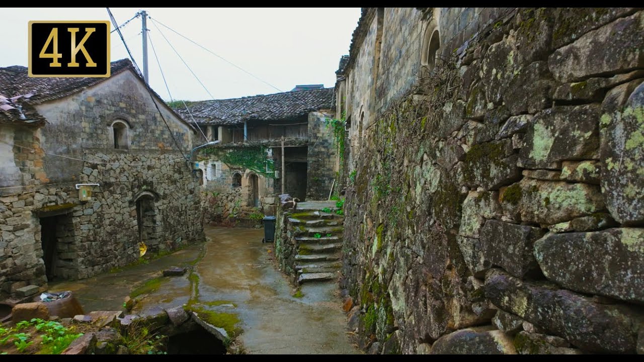 Chinese Mountain Village Walk | Beautiful, Serene Rainy Stroll Through Worn Stone Houses・ 4K