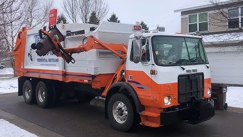 Tennis Sanitation Autocar Heil Python Garbage Truck