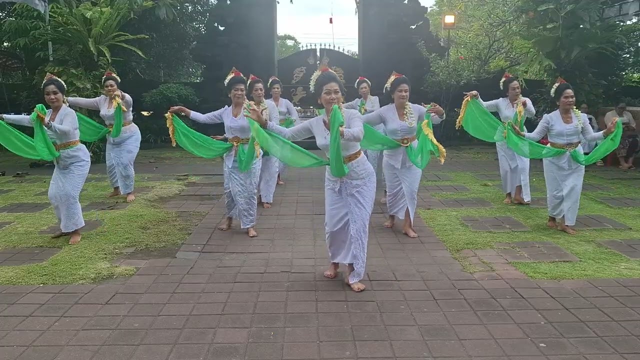Rejang Sandat Ratu Segara || ST Widya Sutri Puja-Kelan Tuban || Pura Goa Lawah
