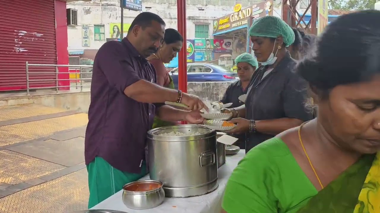 காரைக்குடி பர்மா பஜார் ஸ்ரீ ஜெயவீரஆஞ்சநேயர் சனிக்கிழமை அன்னதானம் வழங்கப்படுகிறது 