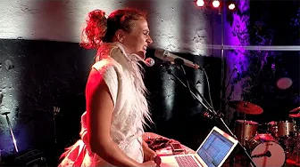 Astrid - Miss Otis Regrets (C. Porter) - solo voice with live electronics Astrid - Miss Otis Regrets (C. Porter) - solo voice with live electronics
