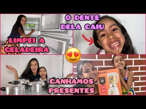 VLOG: ROTINA MÃE E FILHA / O DENTE DELA CAIU / LIMPEI A GELADEIRA / GANHAMOS PRESENTES 😍 Mãe Aos 13