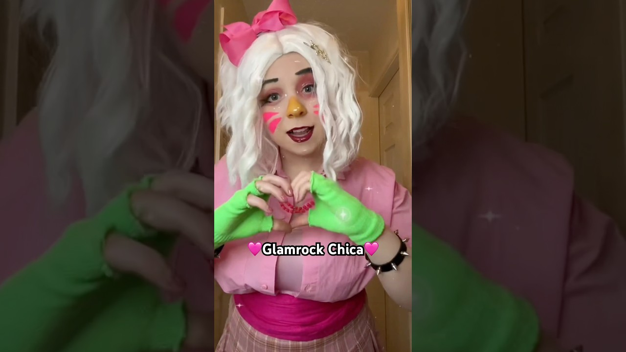 Chica loves you! 🩷 #fivenightsatfreddys #fnaf #fnafcosplay #fnafsecuritybreach #chica #chicacosplay