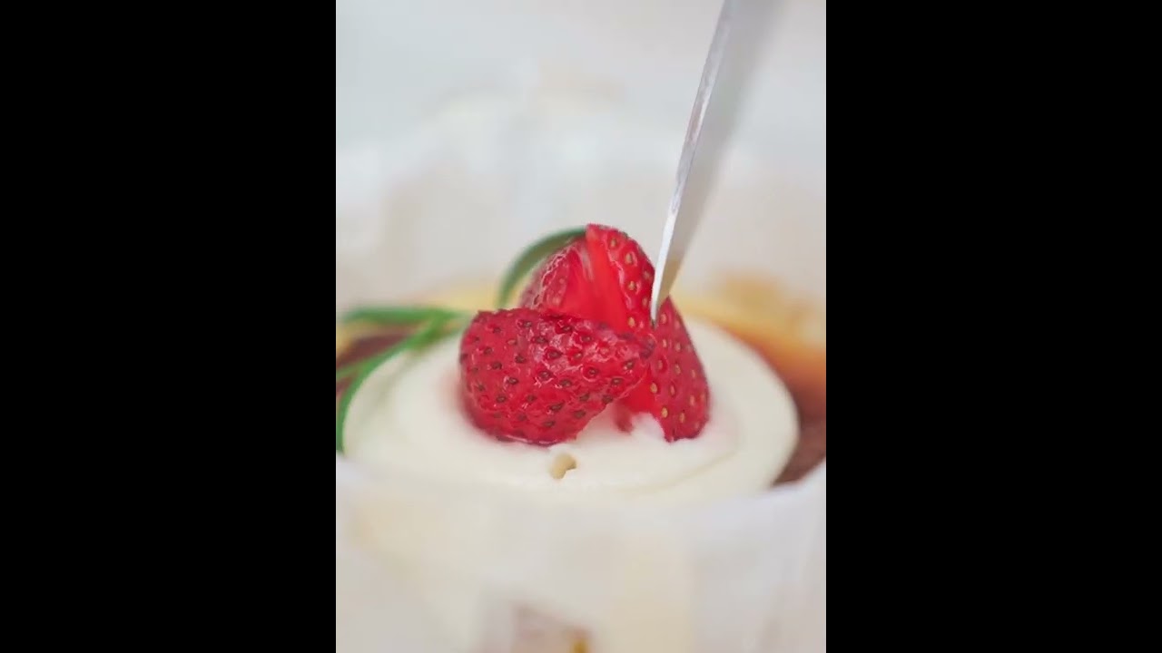 The amoji work slip-on shoes are a great choice.