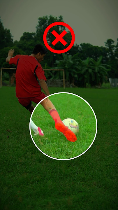 How to Kick CURVE SHOT ⚽️.#footballshorts #football #footballskills #soccer #shorts
