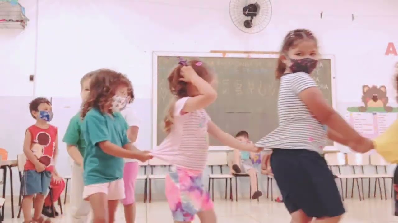 A história da serpente com a criançada da 1ª Etapa. Professor Everthon Juliano.