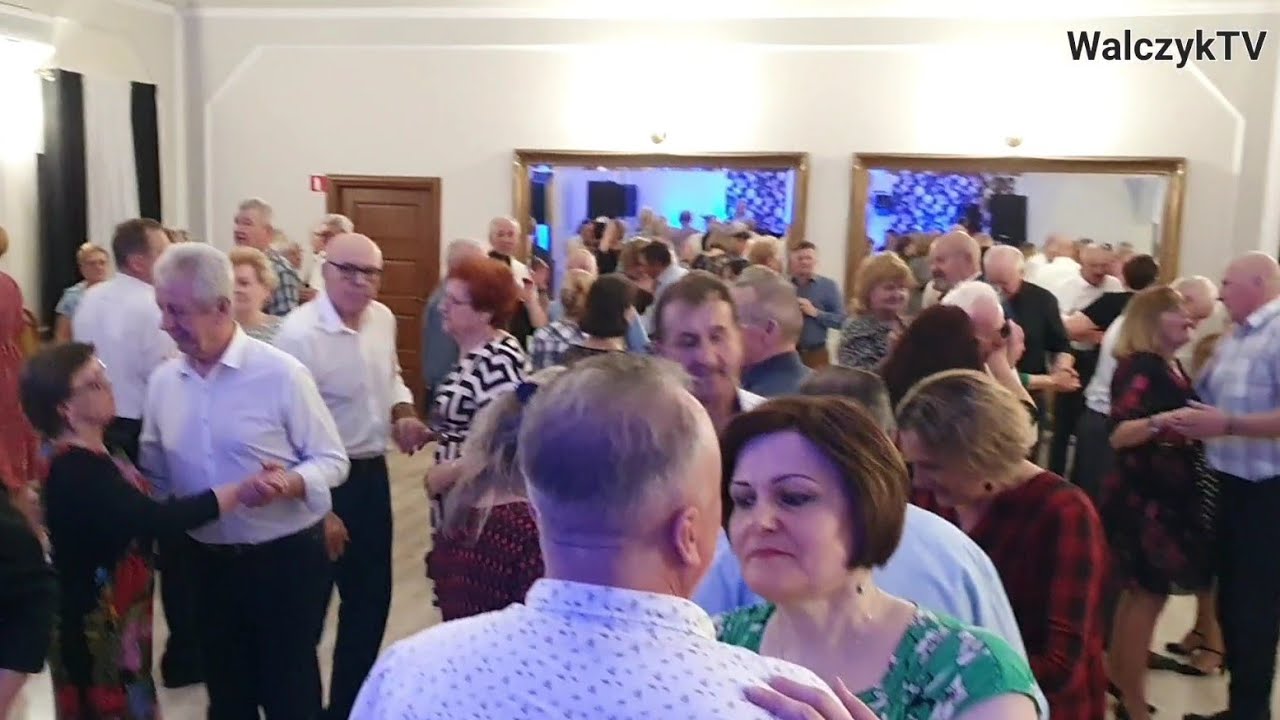WSPANIAŁA POTAŃCÓWKA z Zespołem Roland z Przysuchy a goście wspaniale się bawią przy fajnej muzyce 