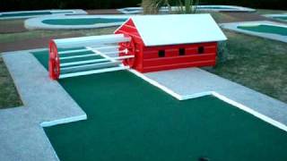 Minigolf - Southend on Sea Arnold Palmer Crazy Golf Course - Water Wheel Obstacle