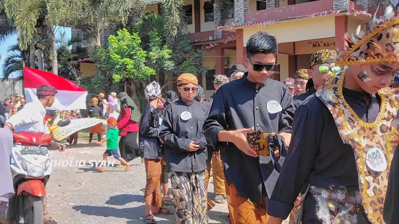 KIRAB SANTRI !! PONDOK PESANTREN DARUT THOLIBIN AL-QODIRI 02 krebet gumukmas jember !!