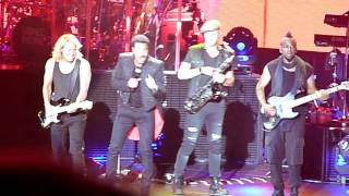 Lionel Ritchie performing "Brick House" live @ Oracle Arena in Oakland CA on July 21, 2017