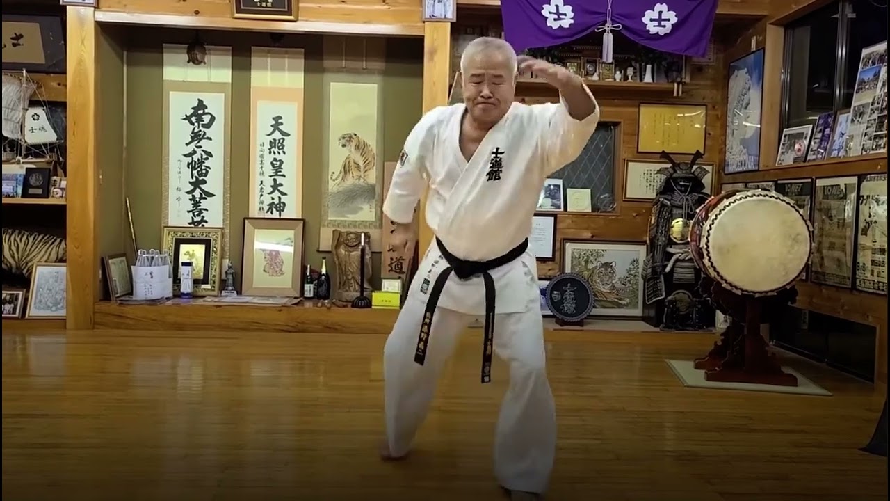士道館添野義二総帥 WKA Shidokan Yoshiji Soeno Sosui Seienchin Kata
