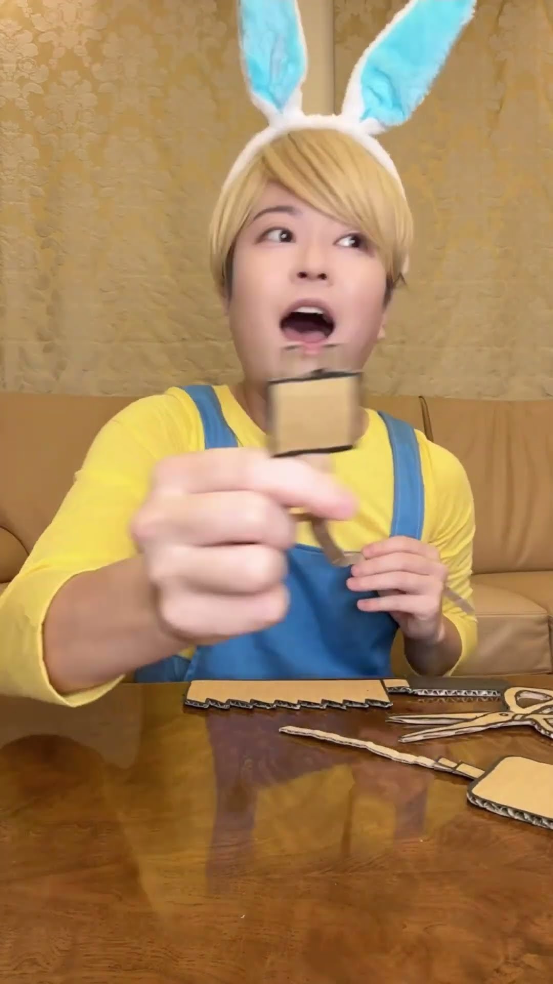 CHARGE ONE’S CARDBOARD CELL-PHONE！#asmr