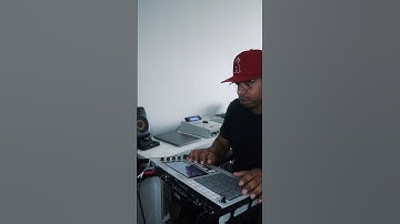 Making A Quick Sample Flip Type Beat “Starz” akai MPC live 2 retro #boombap #typebeat #shorts