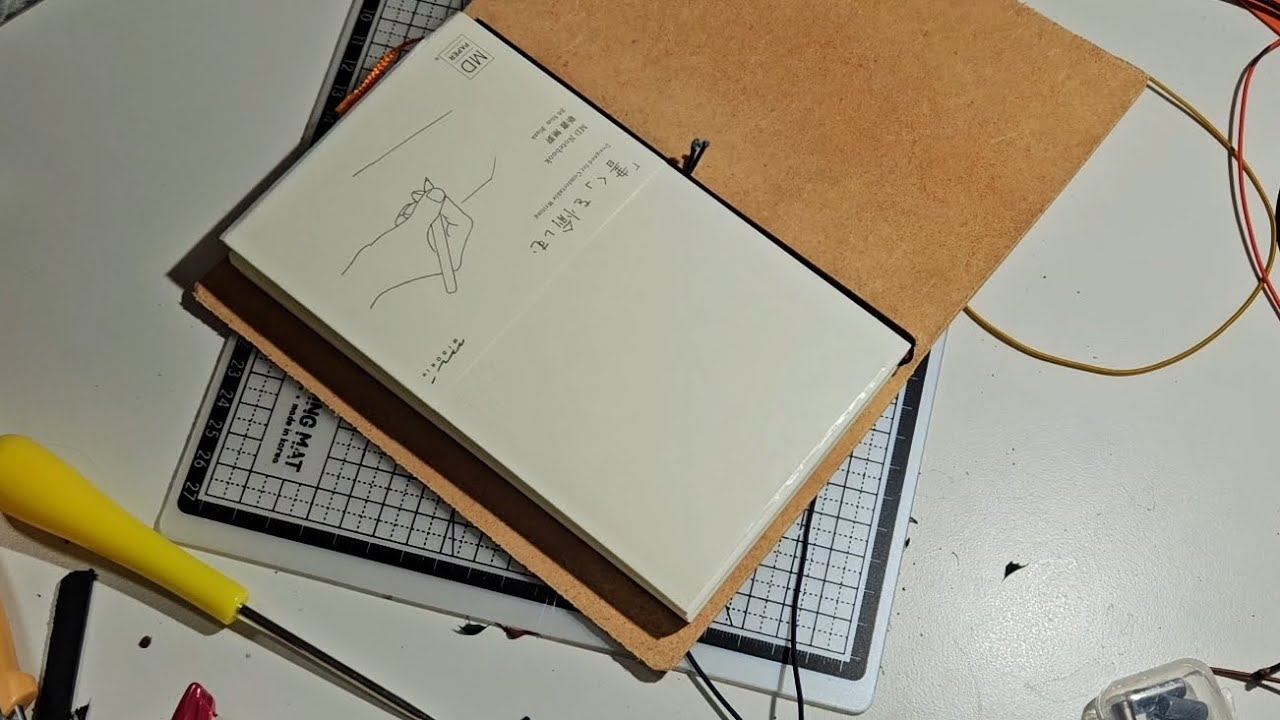 지루한 영상! 미도리 m사이즈 노트에 맞는 트래블러스노트 가죽 커버 만들기