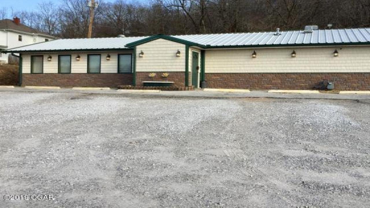 810 US Business 71, Anderson, MO Presented by Angie Crawford.