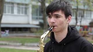 Pasiunea pentru saxofon și decizia de a merge în viață pe drumul muzicii.