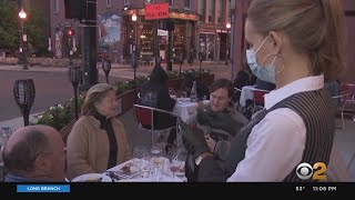 Customers Return To Restaurants Retail Stores In Connecticut